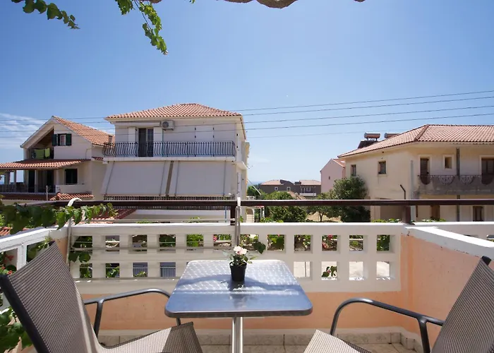 Theodora & Διαμέρισμα Skala (Kefalonia)