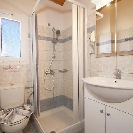 Apartment Theodora &