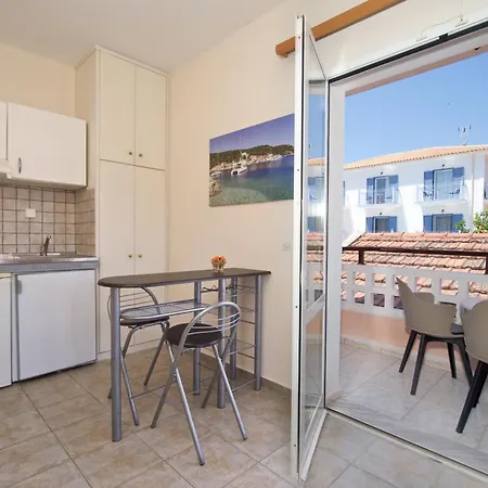 Apartment Theodora &